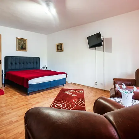 Retreat - With Natural Lighting Daire
