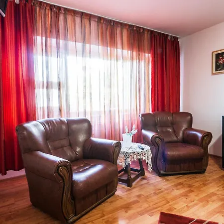 Retreat - With Natural Lighting Daire Bükreş